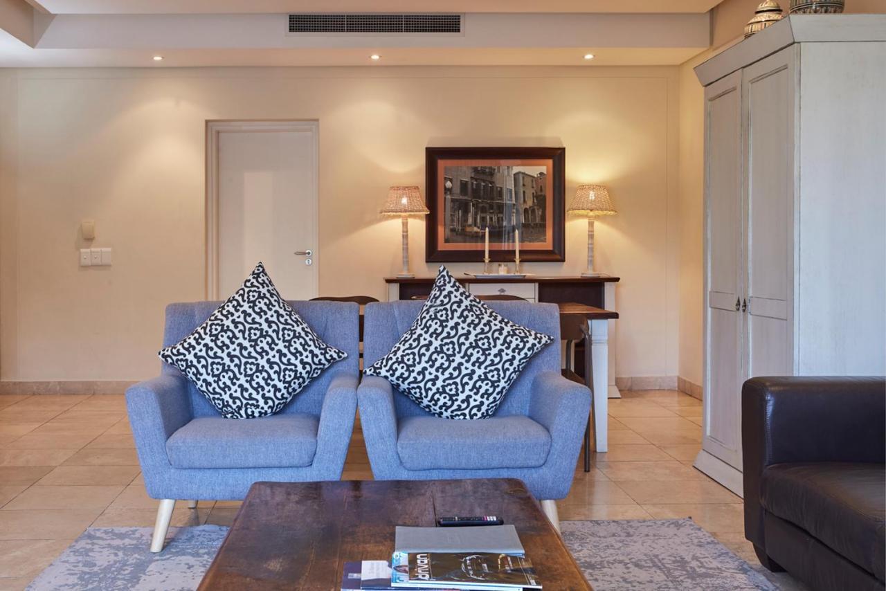Spacious Waterfront Fast Wifi Apartment