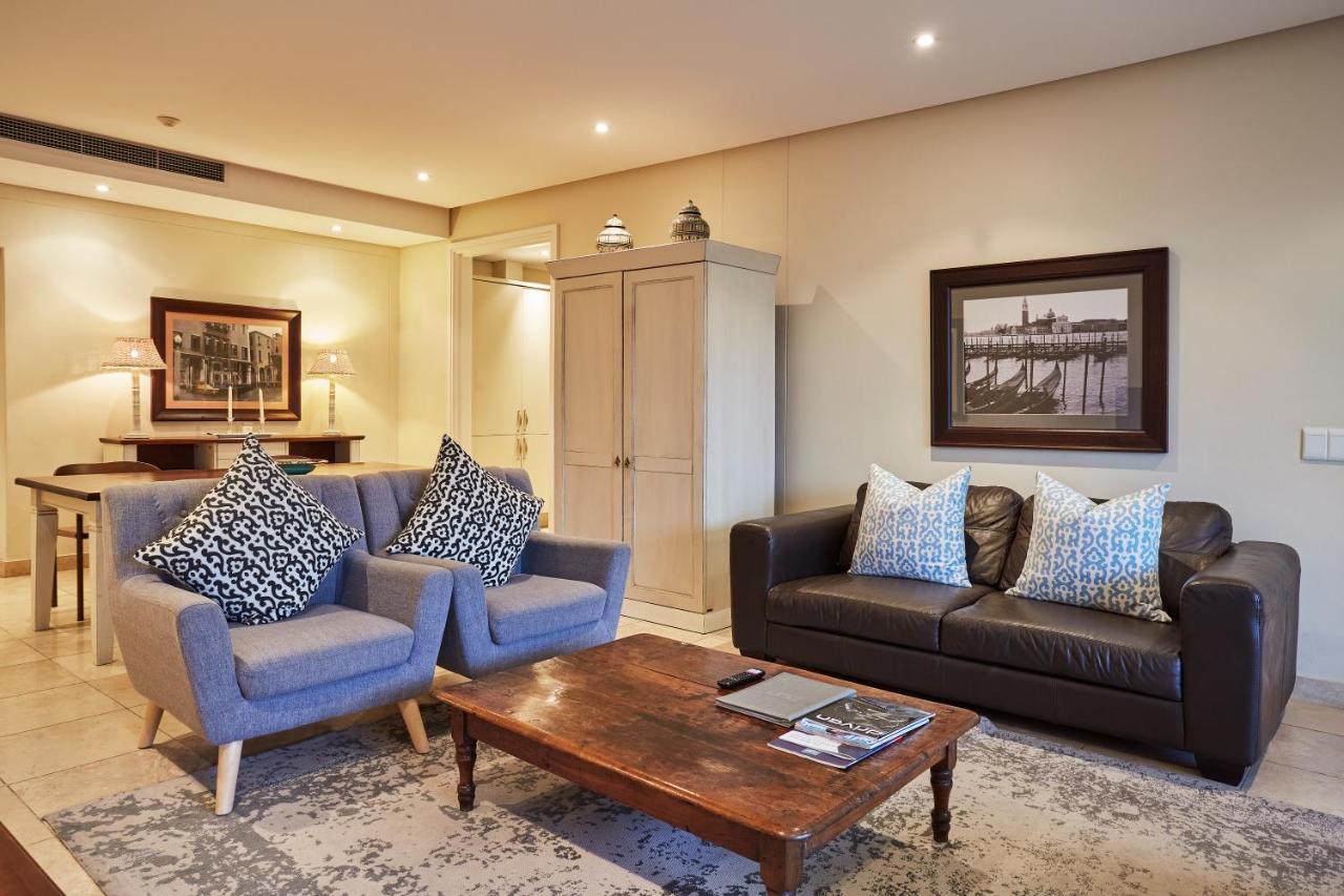 Spacious Waterfront Fast Wifi Apartment *