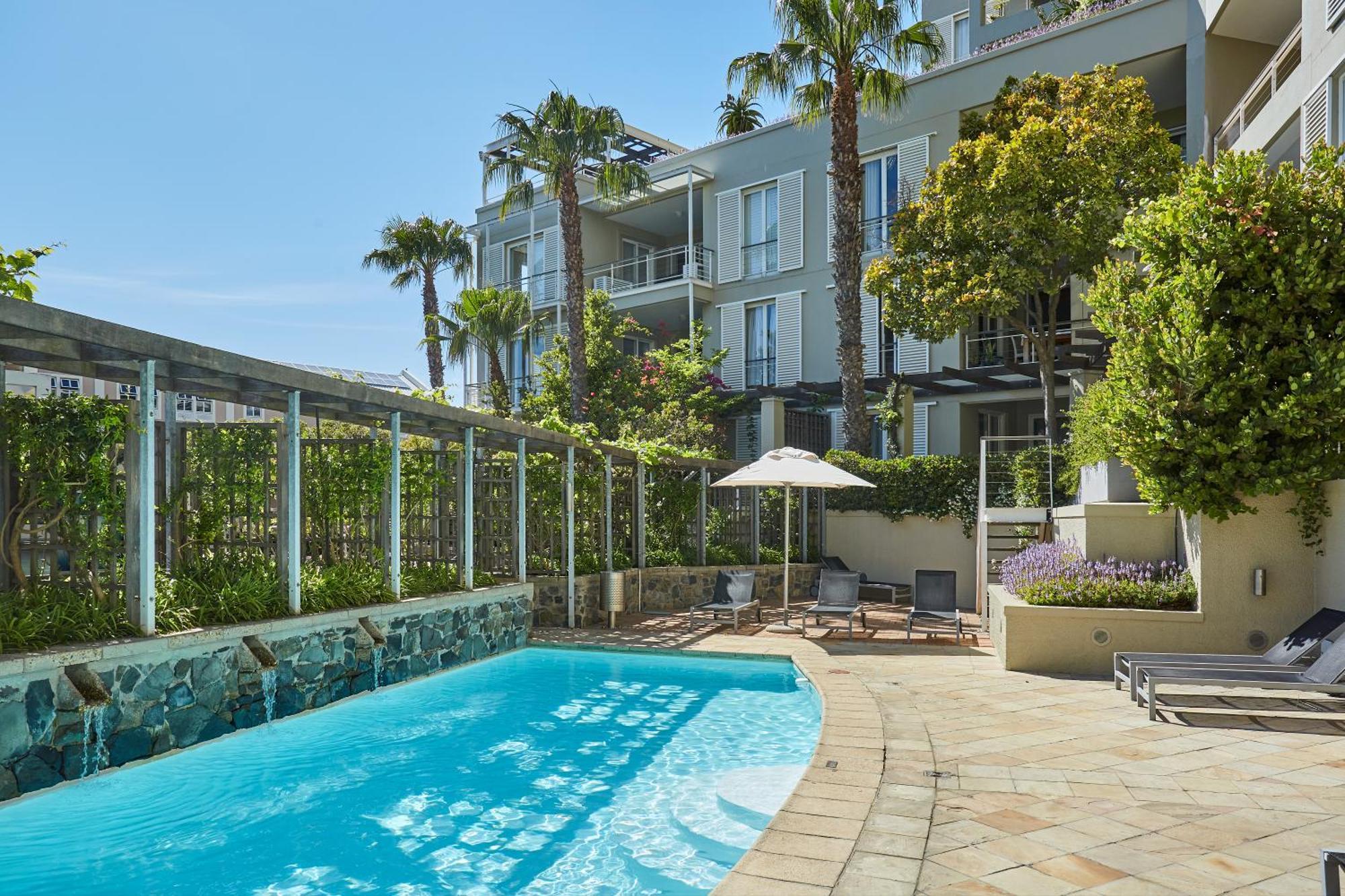 Spacious Waterfront Fast Wifi Apartment